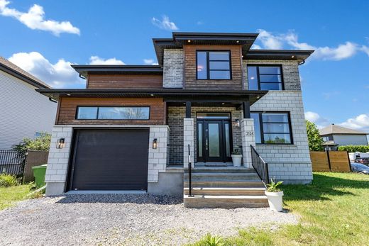 Vrijstaand huis in Carignan, Montérégie