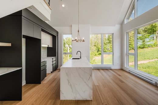 Apartment in Bromont, Montérégie