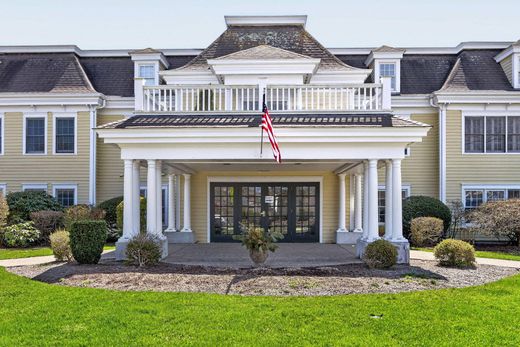 Apartment / Etagenwohnung in Harwich Port, Barnstable County