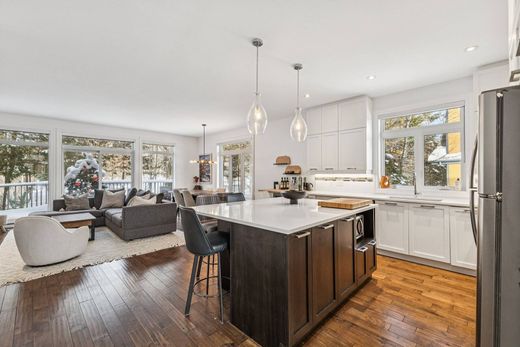 Detached House in Mont-Tremblant, Laurentides