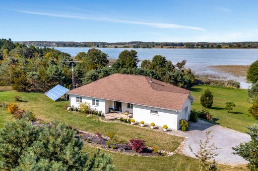 Detached House in Prince Edward, Ontario