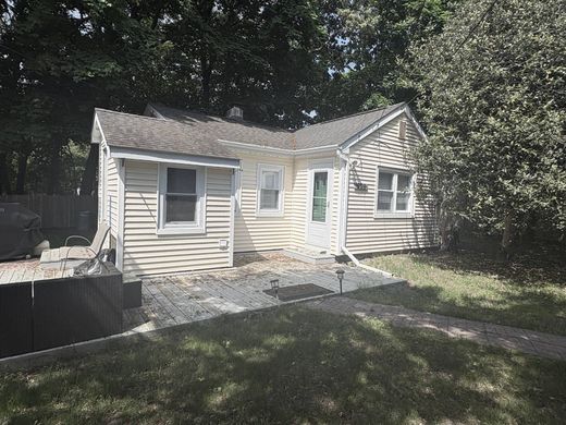 Detached House in Westhampton Beach, Suffolk County