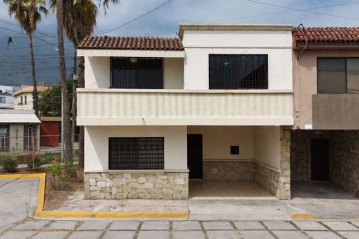 Detached House in Monterrey, Nuevo León