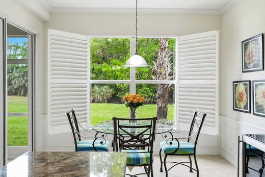 Apartment / Etagenwohnung in Naples Park, Collier County