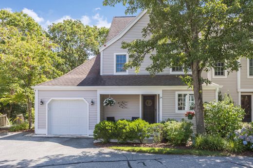 Apartment / Etagenwohnung in Mashpee, Barnstable County