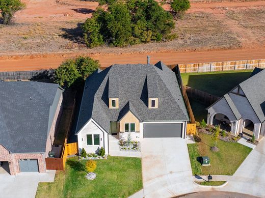 Vrijstaand huis in Edmond, Oklahoma County