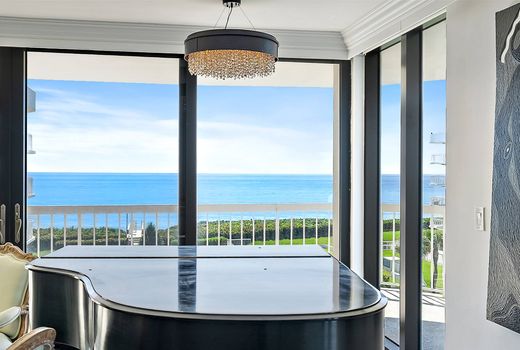Apartment in Palm Beach, Florida