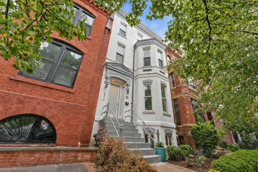 Apartment in Washington, Washington County