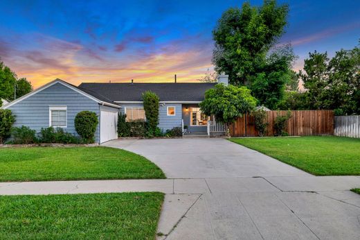 Detached House in Winnetka, Los Angeles County
