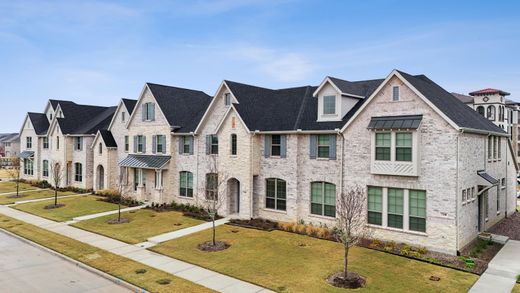 Townhouse in Grand Prairie, Dallas County