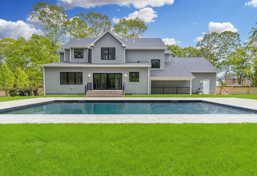 Detached House in East Marion, Suffolk County