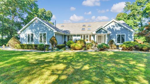 Detached House in Riverhead, Suffolk County