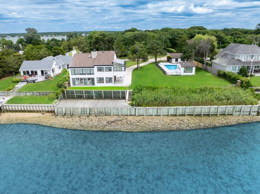 Detached House in Hampton Bays, Suffolk County