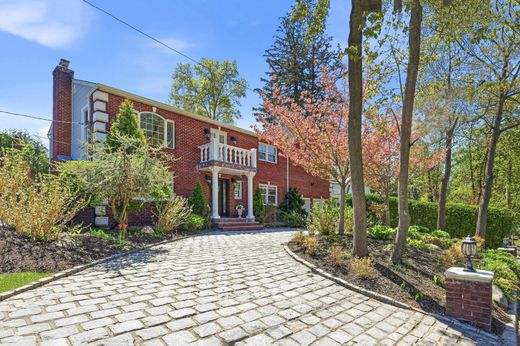 Detached House in Glen Head, Nassau County