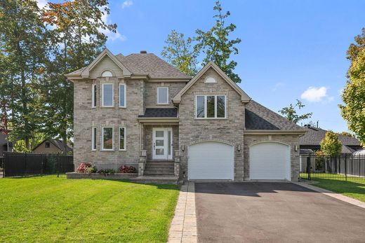 Casa Unifamiliare a Notre-Dame-de-l'Île-Perrot, Montérégie