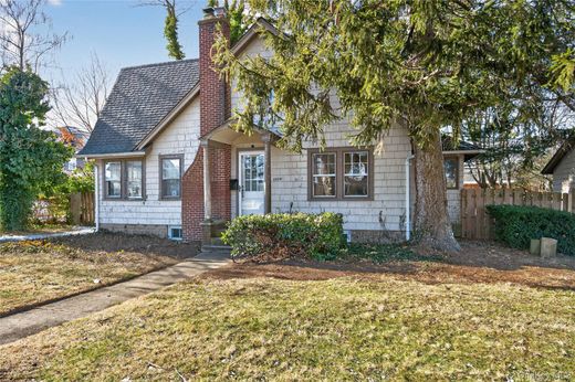 Einfamilienhaus in Baldwin, Nassau County