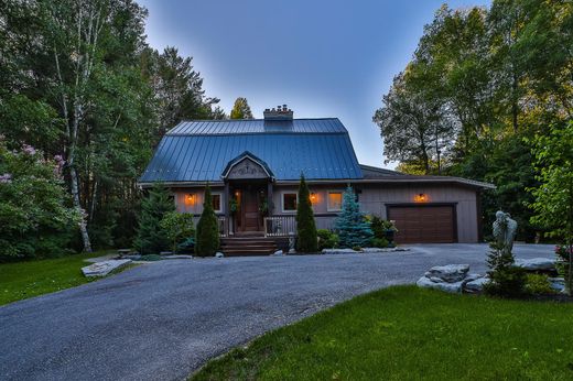 Detached House in Severn Falls, Simcoe County