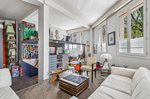 Apartment in Montmartre, Abbesses, Grandes-Carrières, Paris