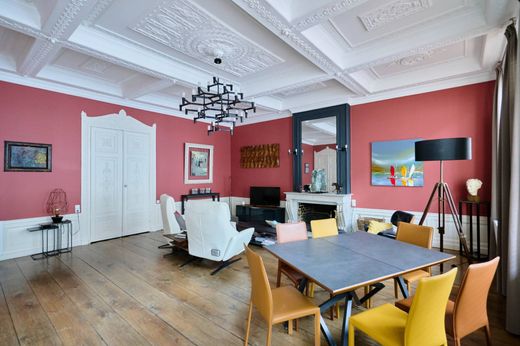 Apartment in Bergues, North