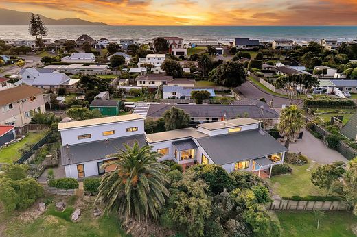 Luxury home in Waikanae, Kapiti Coast District