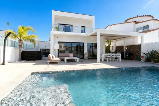 Detached House in Empuriabrava, Province of Girona