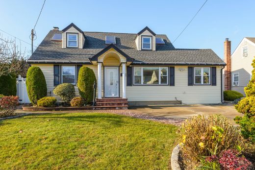 Detached House in East Meadow, Nassau County