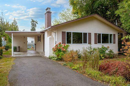 Dom jednorodzinny w Sidney, Capital Regional District