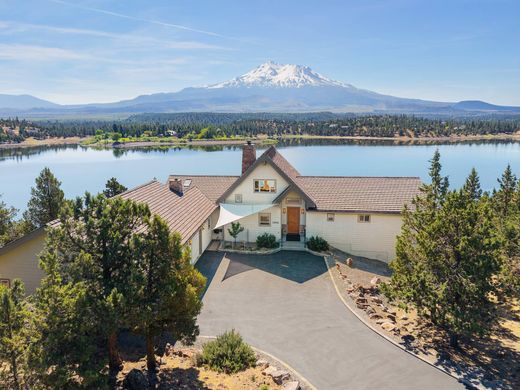 Luxury home in Weed, Siskiyou County