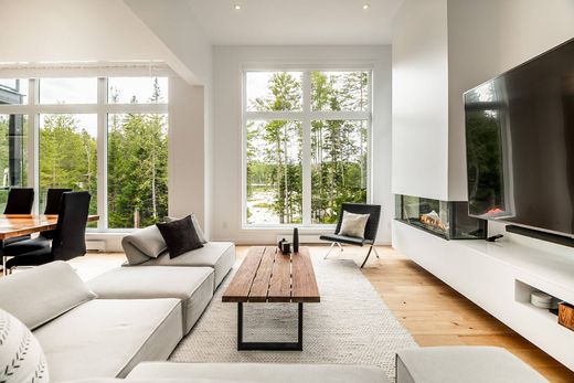 ‏בית חד-משפחתי ב  Sainte-Marguerite-du-Lac-Masson, Laurentides