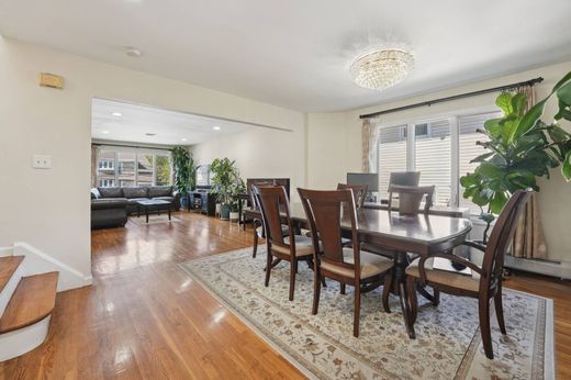 منزل ﻓﻲ Fort Lee, Bergen County