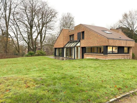 Частный Дом, Croix, North