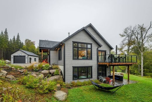 Vrijstaand huis in Sainte-Marguerite-du-Lac-Masson, Laurentides