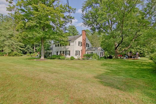 Detached House in Bernardsville, Somerset County