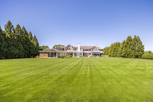 Detached House in Water Mill, Suffolk County