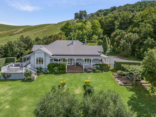 Country House in Waipahihi, Taupo District