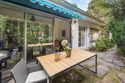 Vrijstaand huis in Epalinges, Lausanne District