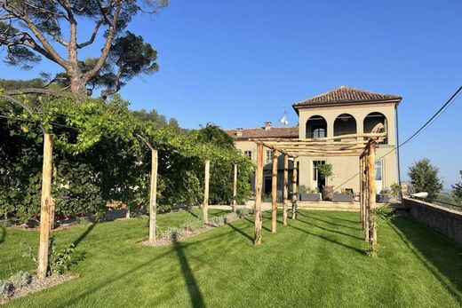 Santo Stefano Belbo, Provincia di Cuneoの一戸建て住宅