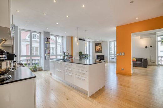 Apartment / Etagenwohnung in Annecy, Haute-Savoie