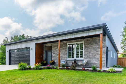 ‏בית חד-משפחתי ב  Saugeen Shores, Ontario