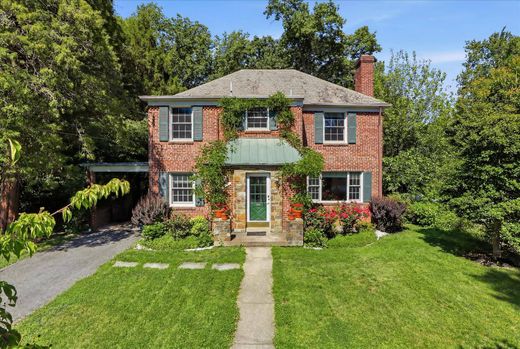 Detached House in Chevy Chase, Washington County