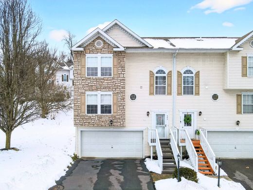 Townhouse in Carnegie, Allegheny County