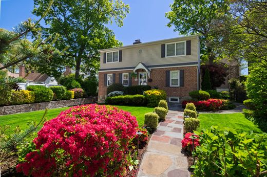 Detached House in Malverne, Nassau County
