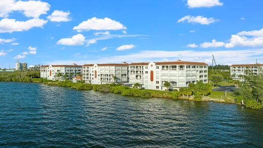 Apartment / Etagenwohnung in Cape Canaveral, Brevard County