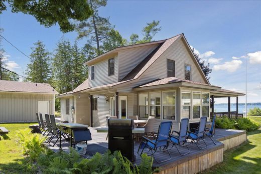 Μονοκατοικία σε Central Lake, Antrim County