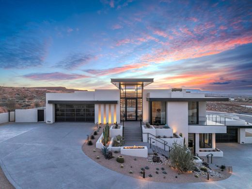 Detached House for sale in Washington