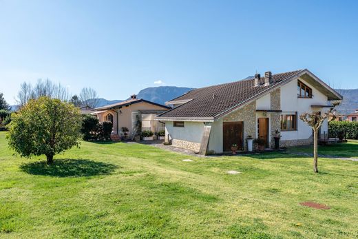 Villa Barga, Lucca ilçesinde