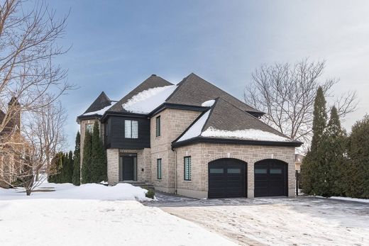 Detached House in Sainte-Dorothée, Laval Region