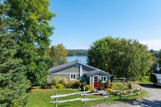 Detached House in Huntsville, Ontario