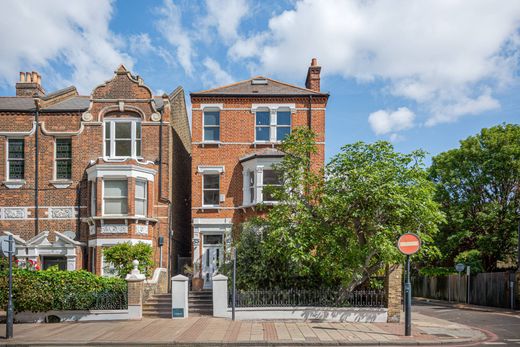 Detached House in London, Greater London