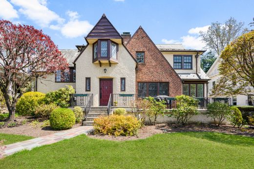 Detached House in Pelham, Westchester County